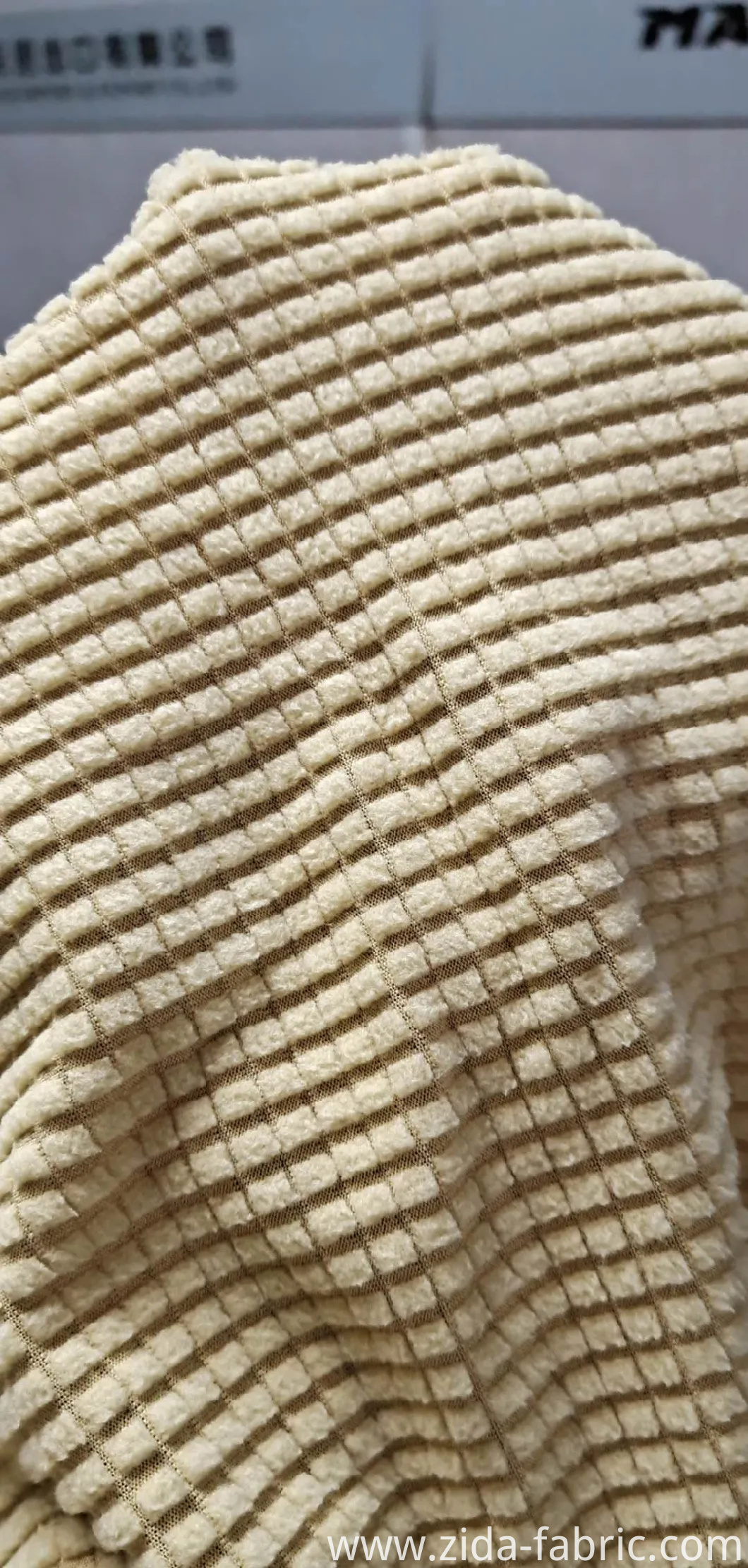 90% Polyester5%Spandex Polar Fleece with Drop-Needle DTY 150d/144f or FDY150d/96f Oneside Brush Oneside Anti-Pilling